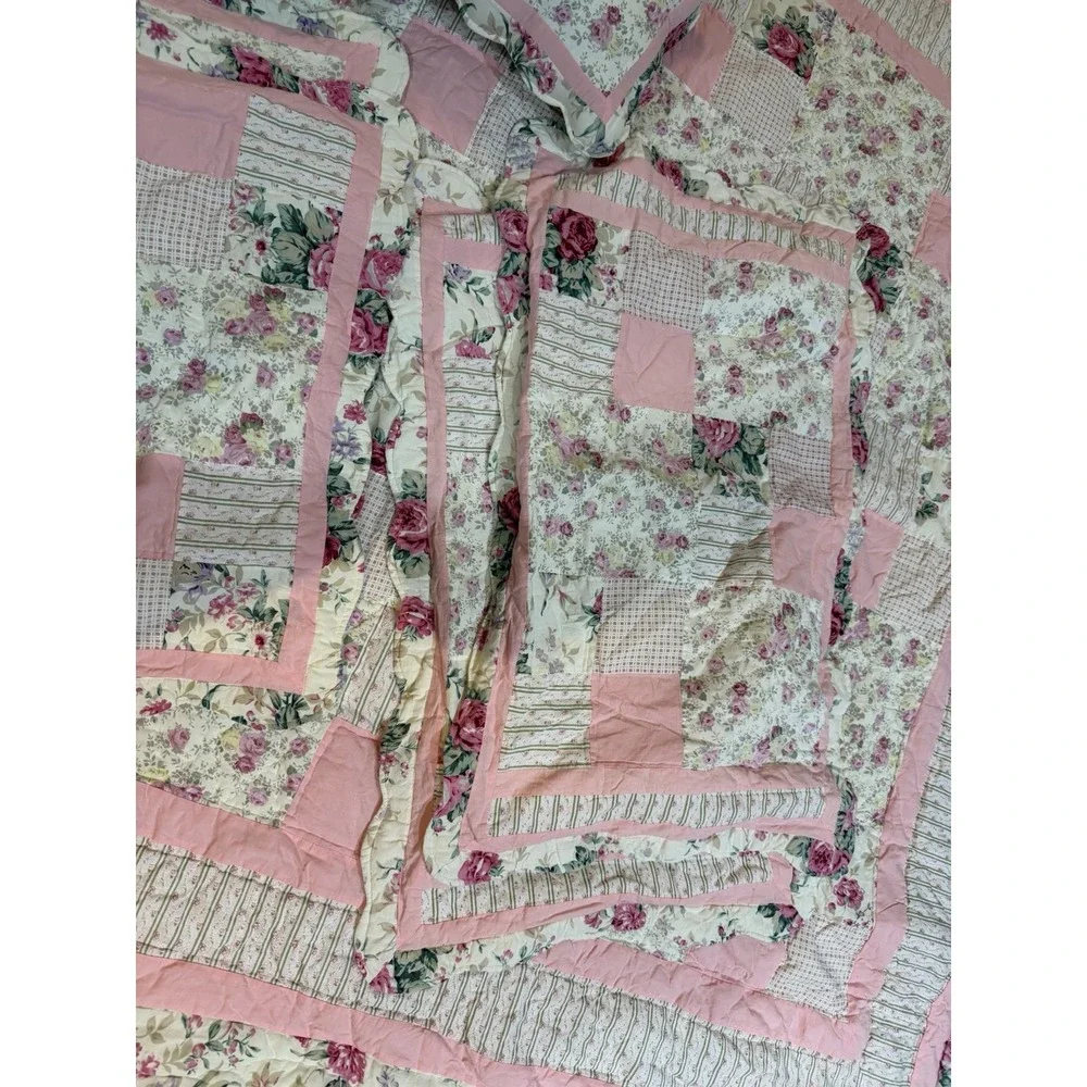 VTG Shabby Chic Cottage Core Quilt 7 Pcs Scallop Floral Patchwork 79x79